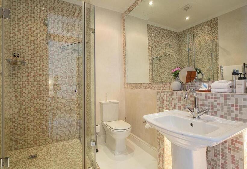 اتاق استاندارد, Falcons View Manor