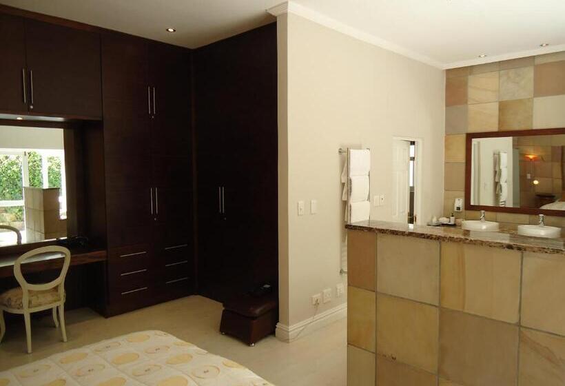 سوییت, Falcons View Manor