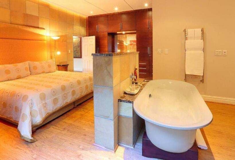 سوییت, Falcons View Manor