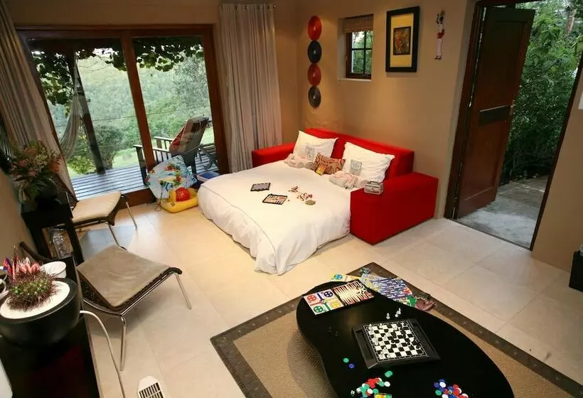 سوییت خانوادگی, Hog Hollow Country Lodge