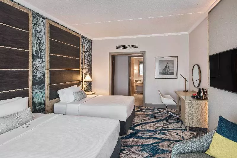 اتاق خانوادگی تودرتو, Le Suffren Hotel & Marina