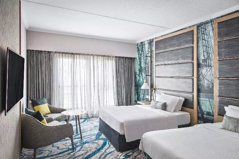 اتاق خانوادگی تودرتو, Le Suffren Hotel & Marina