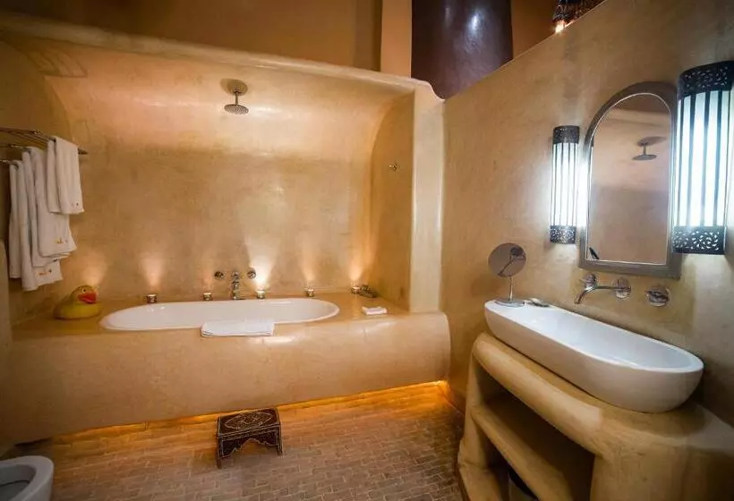 سوئیت مستر, Maison Mk Adults Only Music Riad