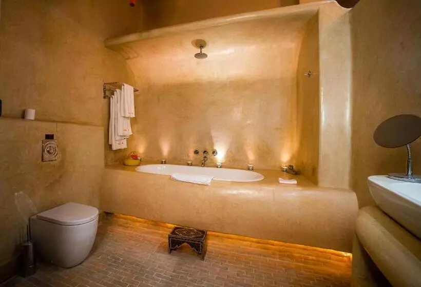 سوییت جونیور, Maison Mk Adults Only Music Riad