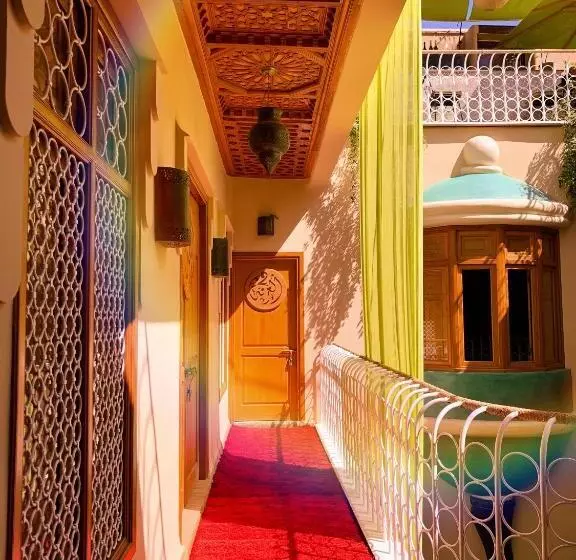 سوییت, Maison Mk Adults Only Music Riad