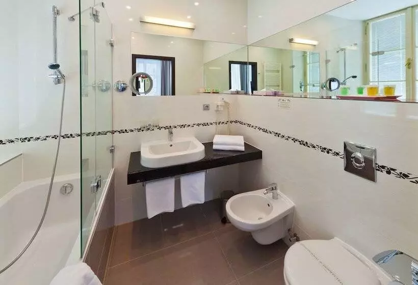 استودیو اجرایی, Prague Inn