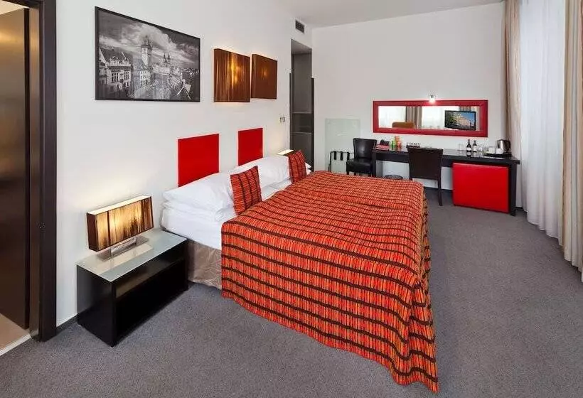 استودیو اجرایی, Prague Inn