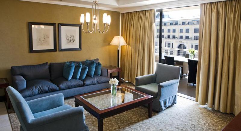 ２ベッドルームデラックスアパートメント, Raphael Suites