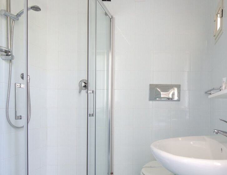 이코노미 룸, Spicy