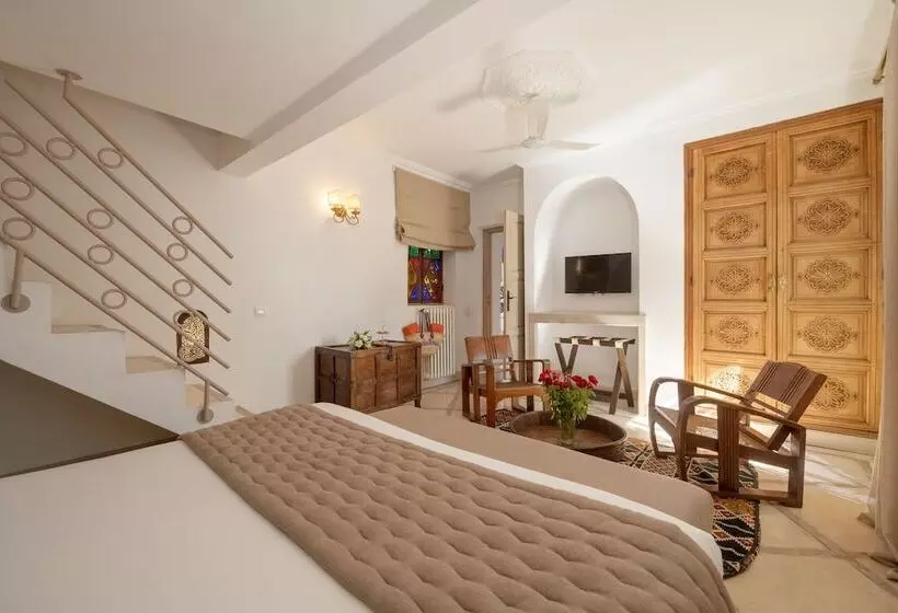 سوییت جونیور, Riad Alma
