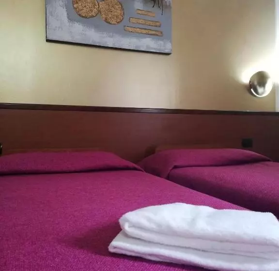 スタンダードトリプルルーム, Ahr Hotel Villa Alighieri