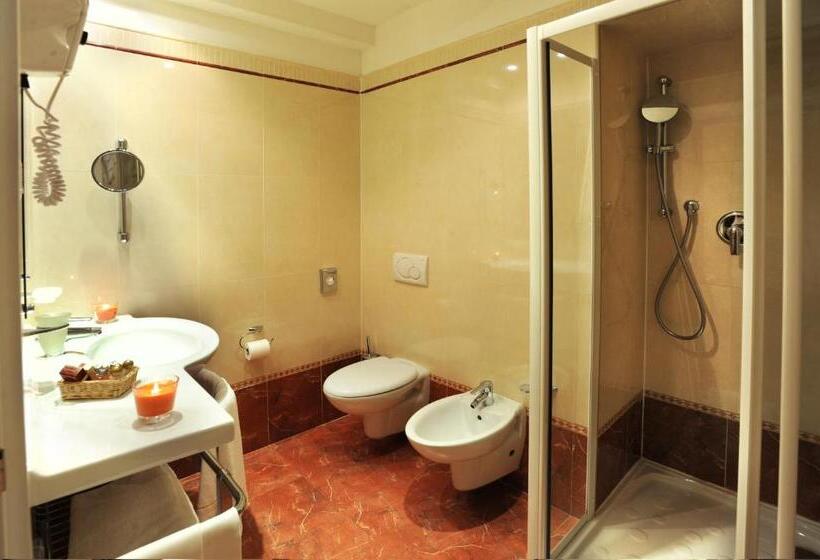 غرفة كلاسيكية, Casa Romagnosi