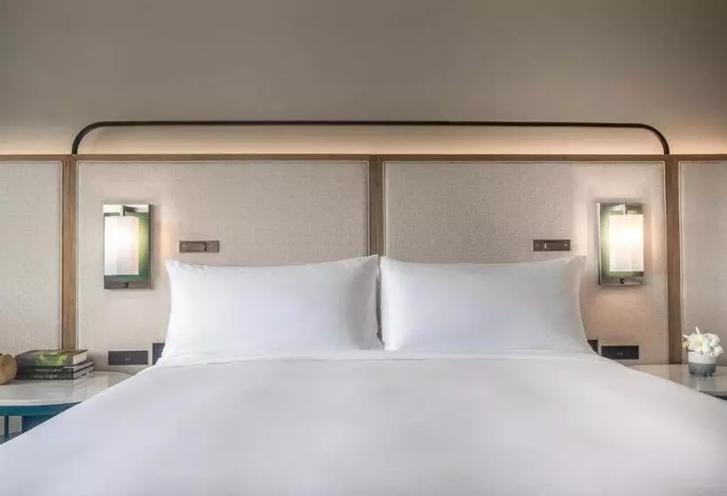 اتاق استاندارد با تخت بزرگ, Crowne Plaza Resort Guam