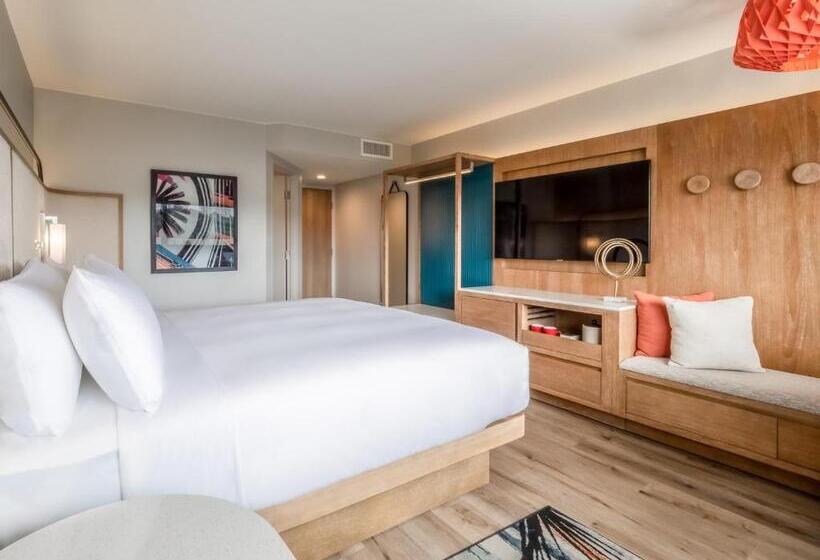 חדר סטנדרט עם מיטת קינג, Crowne Plaza Resort Guam