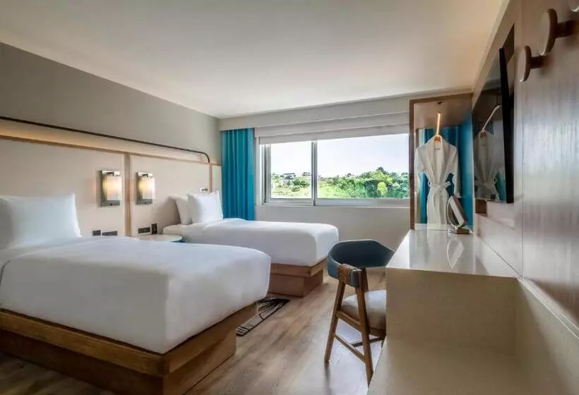 اتاق استاندارد با چشم‌انداز کوهستان, Crowne Plaza Resort Guam