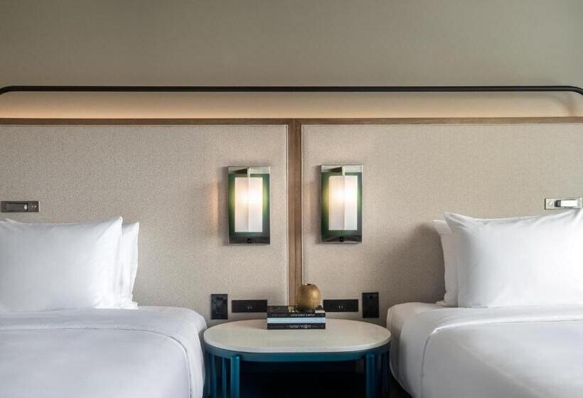 חדר סטנדרט נוף להרים, Crowne Plaza Resort Guam