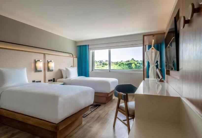 חדר סטנדרט נוף להרים, Crowne Plaza Resort Guam