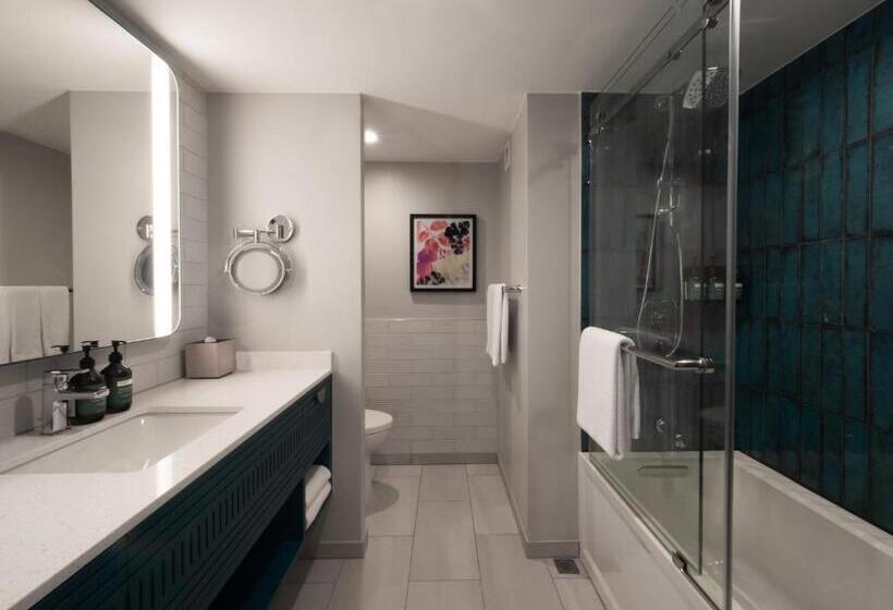 חדר פרמיום נוף לים, Crowne Plaza Resort Guam