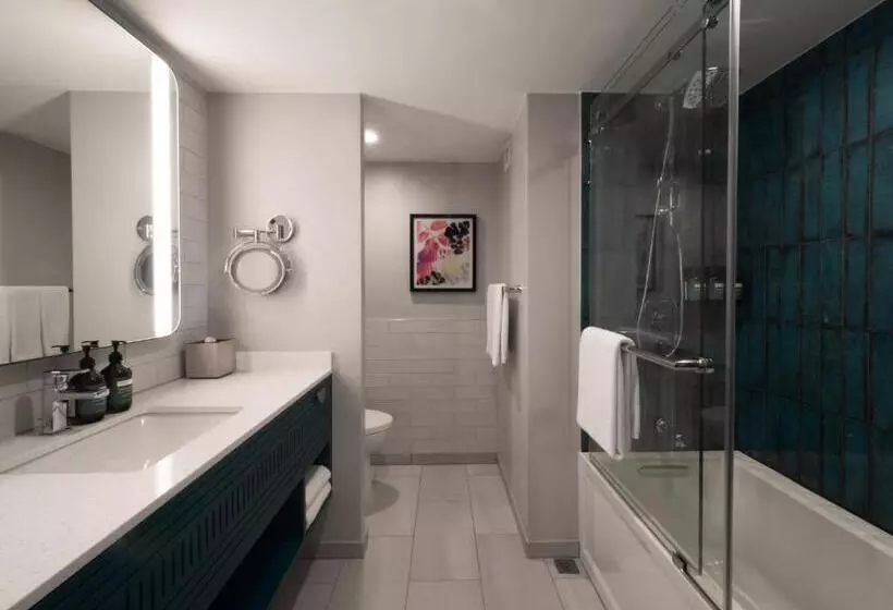 اتاق پرمیوم با چشم‌انداز دریا, Crowne Plaza Resort Guam