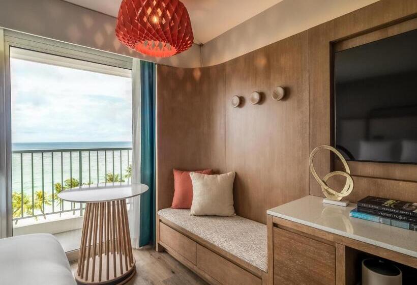 اتاق پرمیوم با چشم‌انداز دریا, Crowne Plaza Resort Guam