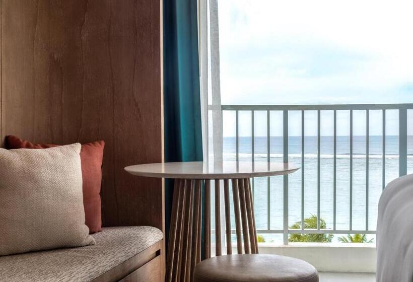 חדר פרמיום נוף לים, Crowne Plaza Resort Guam