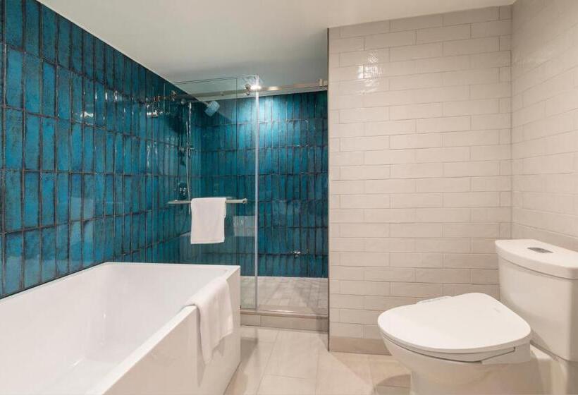 סוויטת ג'וניור נוף לים, Crowne Plaza Resort Guam