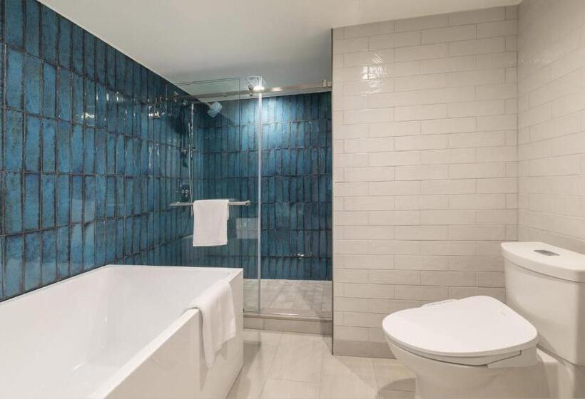 סוויטה, Crowne Plaza Resort Guam