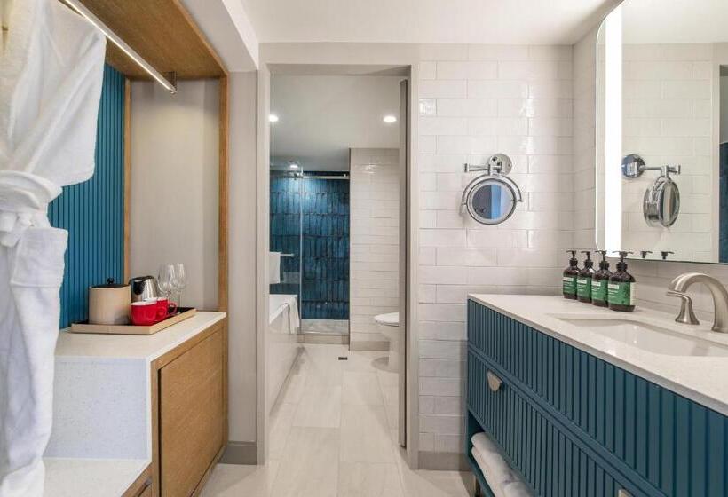 سوییت, Crowne Plaza Resort Guam