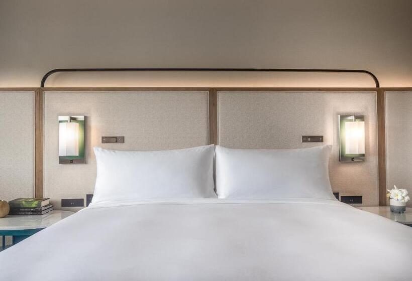 סוויטה, Crowne Plaza Resort Guam