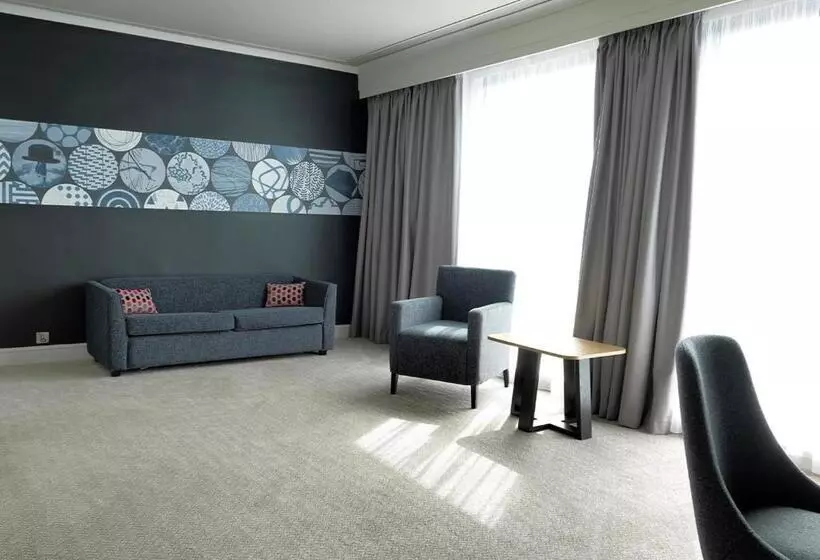 キングサイズベッドのスイートルーム, Crowne Plaza Stratford Upon Avon, An Ihg