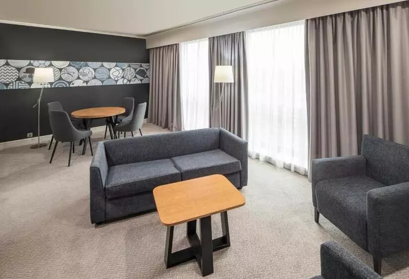 キングサイズベッドのスイートルーム, Crowne Plaza Stratford Upon Avon, An Ihg