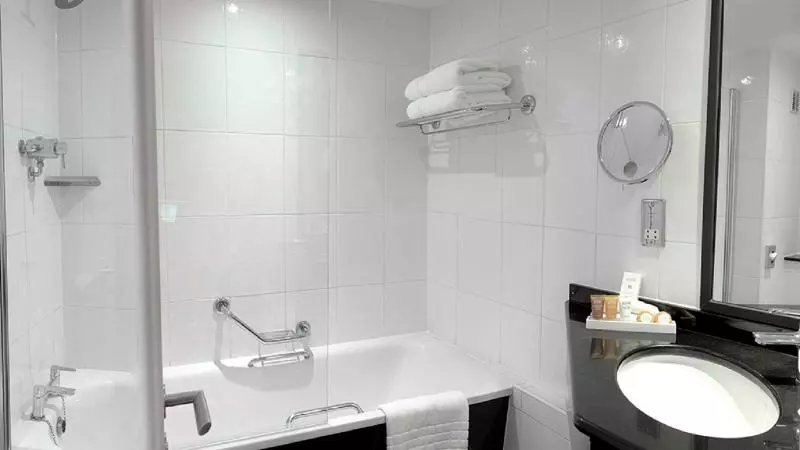 キングサイズベッドのスタンダードルーム, Crowne Plaza Stratford Upon Avon, An Ihg