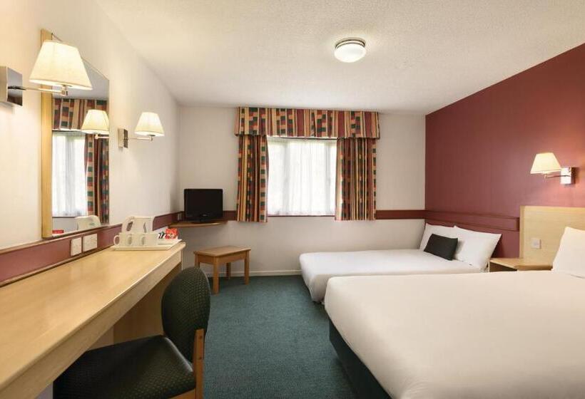 Номер Стандарт, Days Inn Hotel Bradford Leeds