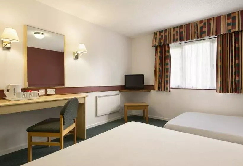 Perhehuone, Days Inn Hotel Bradford Leeds