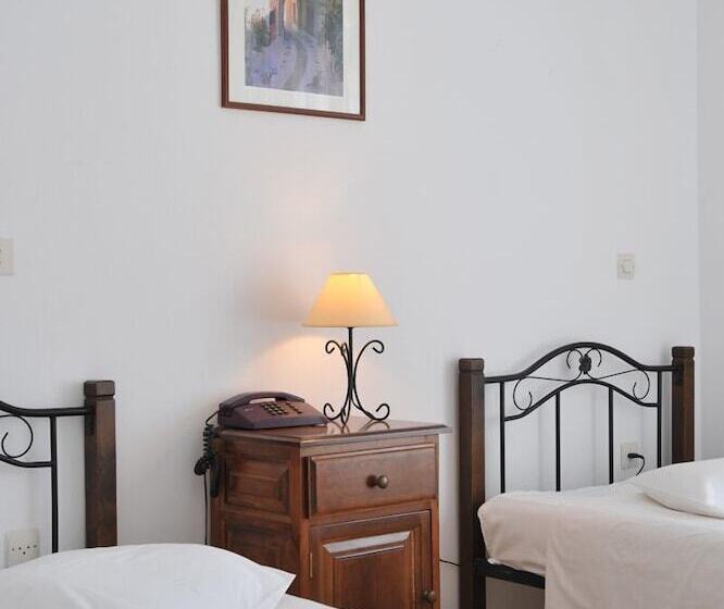 スタンダードトリプルルーム, Eri