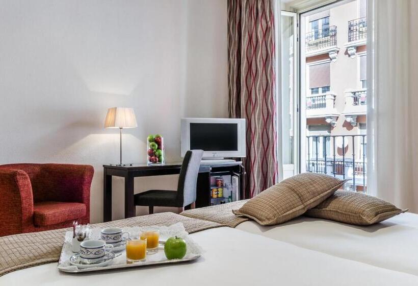 اتاق استاندارد سه نفره, Exe Suites 33
