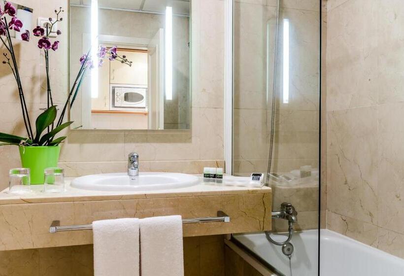 اتاق خانوادگی, Exe Suites 33