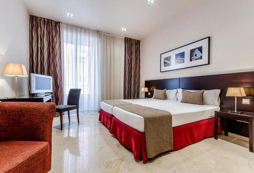 اتاق استاندارد سه نفره, Exe Suites 33