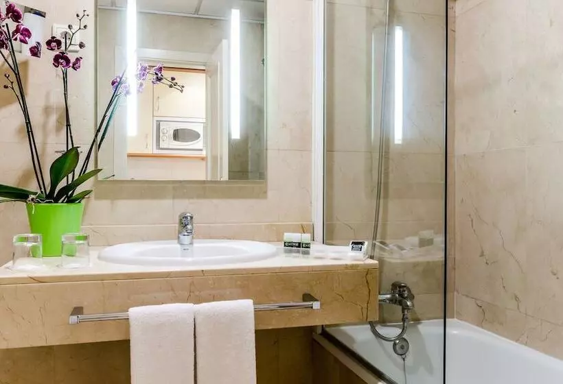 اتاق خانوادگی, Exe Suites 33