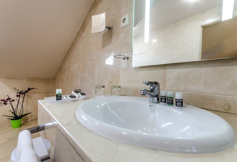 اتاق استاندارد سه نفره, Exe Suites 33