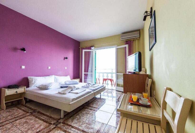 غرفة قياسية ثلاثية, Kokkari Beach