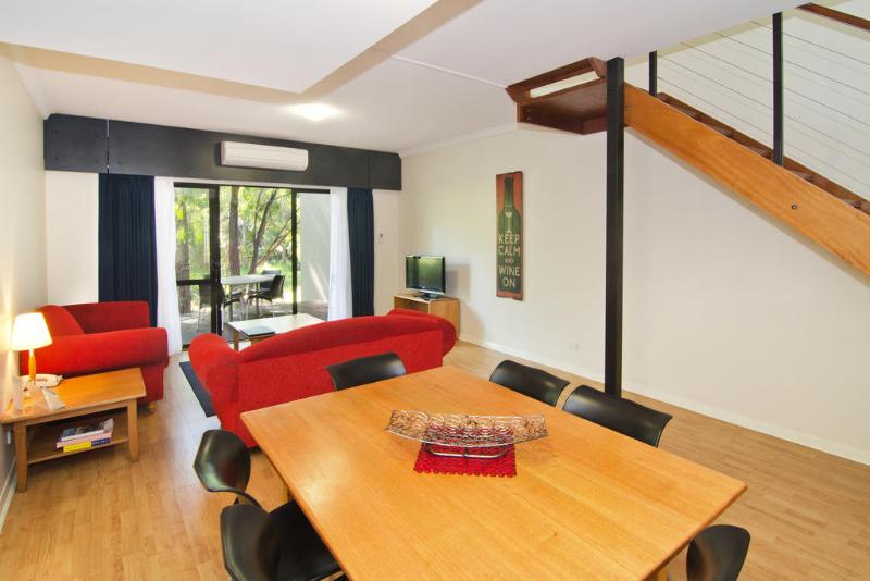 ２ベッドルームアパートメント, Margarets Forest