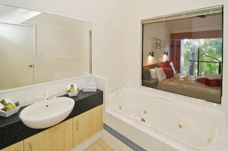 ２ベッドルームアパートメント, Margarets Forest