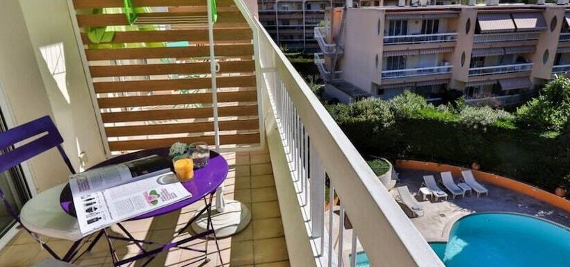 수피리어 룸 풀장 전망, Restaurant De La Mer