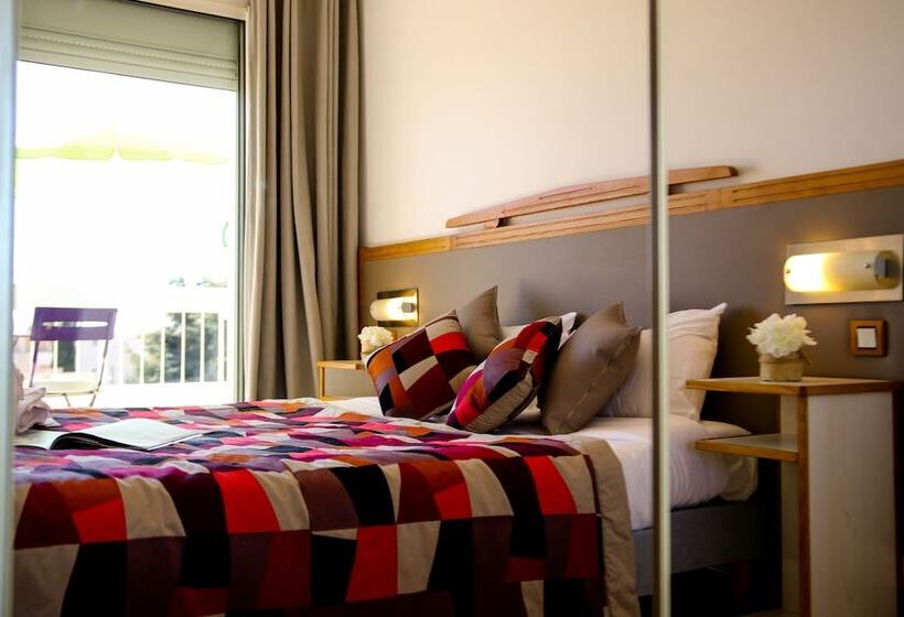 수피리어 룸 풀장 전망, Restaurant De La Mer