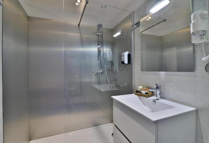 스탠다드 트리플 룸, Restaurant De La Mer