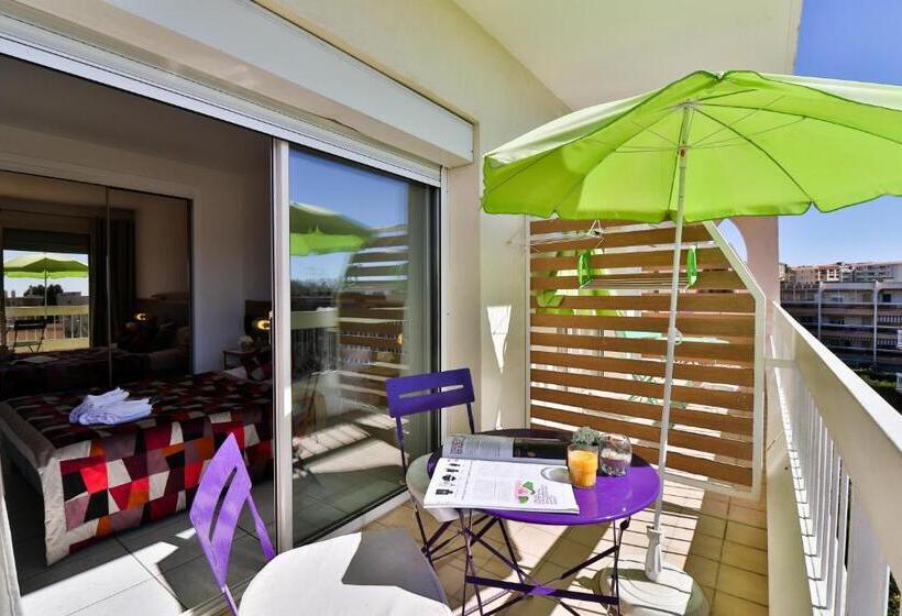 Номер Superior Вид на Бассейн, Restaurant De La Mer