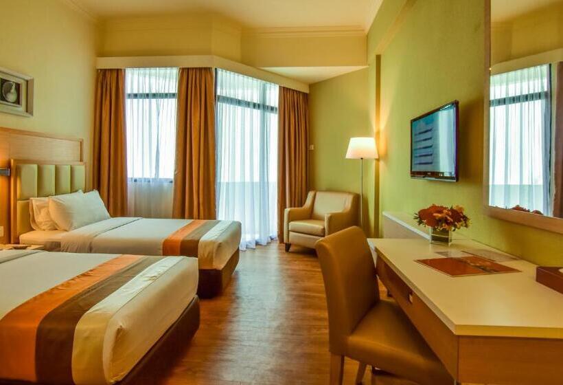 高级房间侧面带海景, Hompton By The Beach Penang