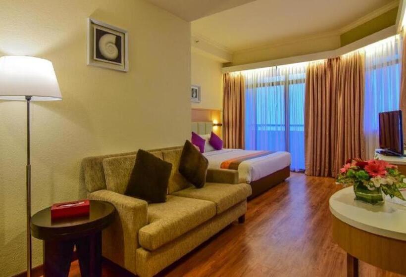 سوئیت پریمیوم با چشم‌انداز دریا, Hompton By The Beach Penang