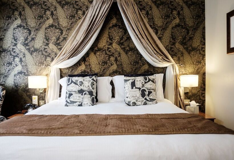 Номер Стандарт, The Mad Hatter